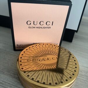 Gucci Gold Compact Glow Highlighter 03